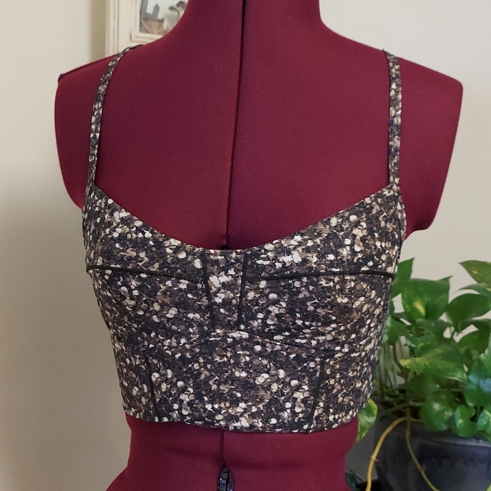 Lululemon Women's Bra Size 4 - Picture 1 of 8
